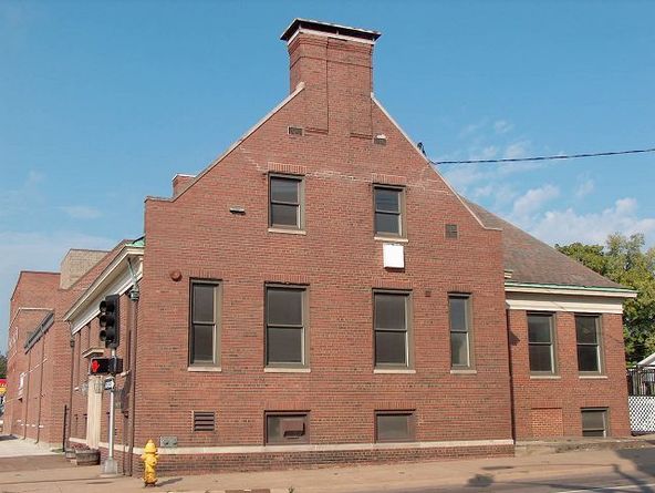 1202 W 3rd St, Davenport, IA 52802